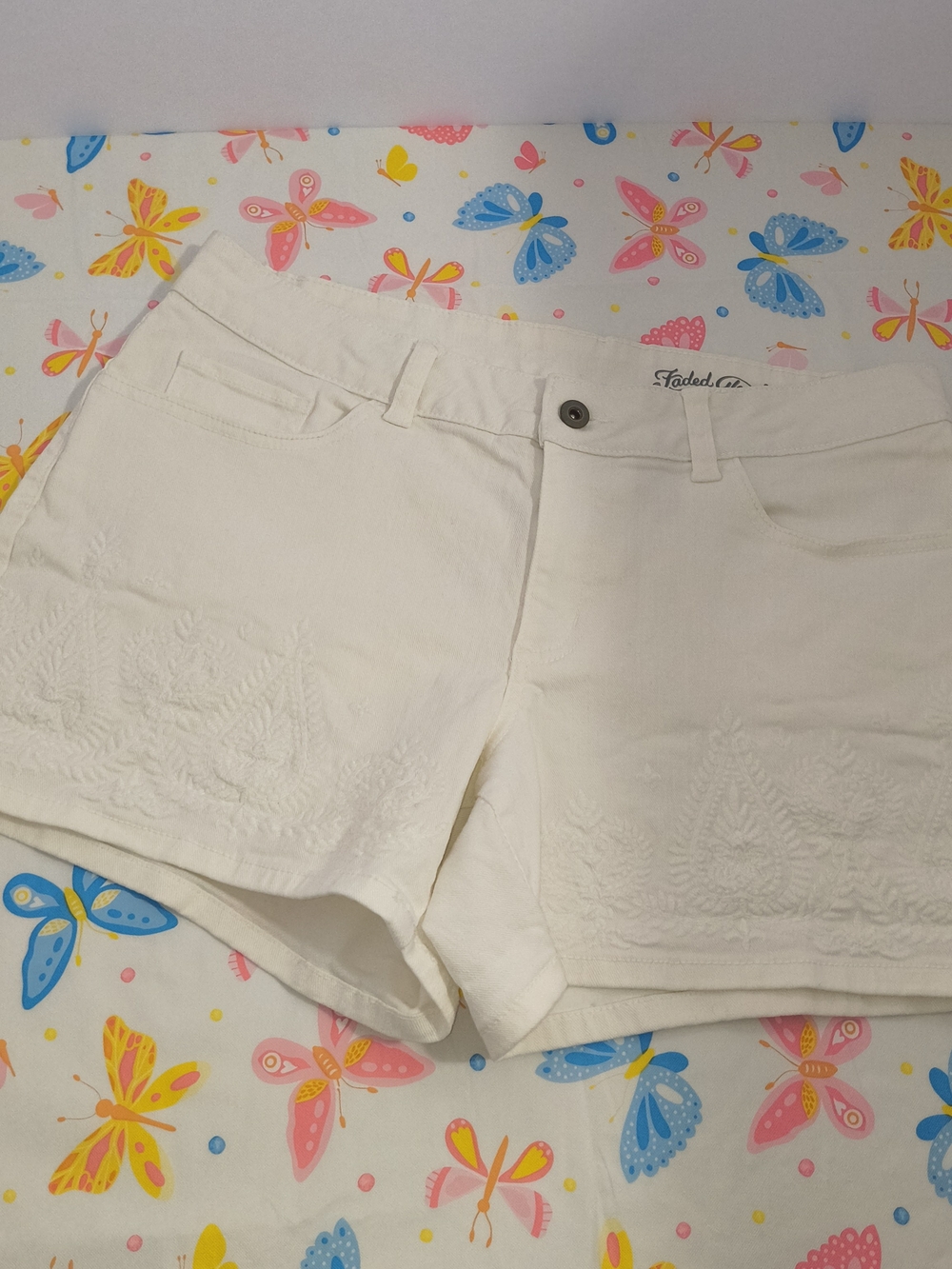 Faded Glory White Embroidered Women's Shorts